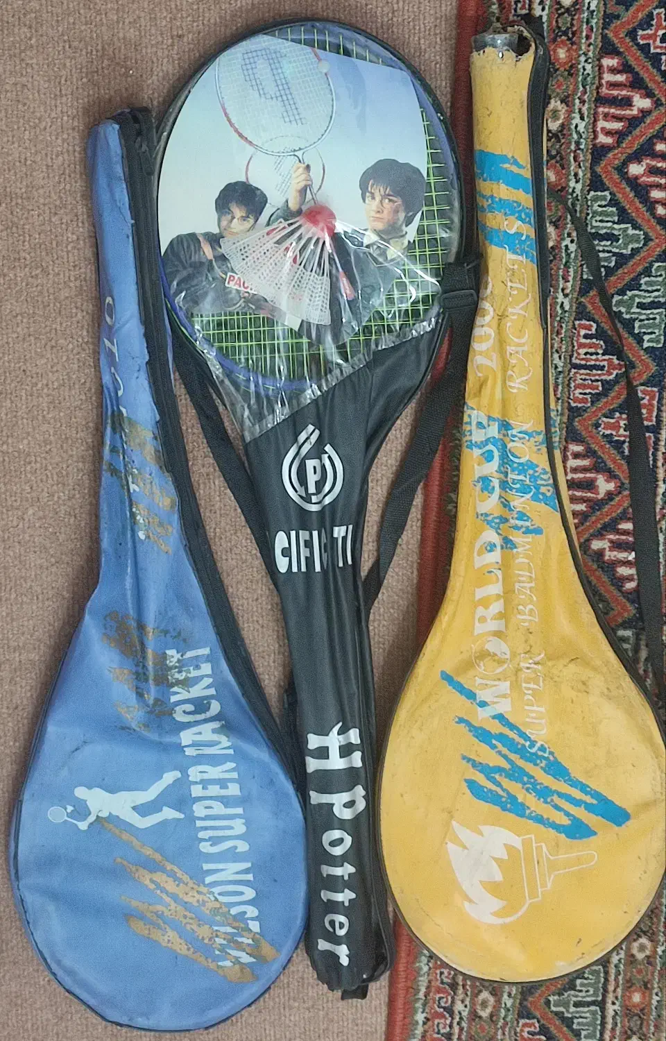 راکت بدمینتون به همراه توپ و کیف|ورزش‌های توپی|لاهیجان, شقایق|دیوار