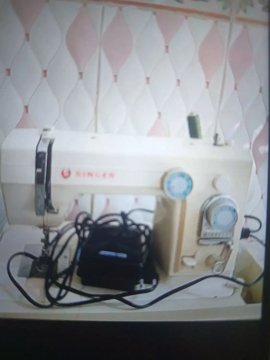 چرخ ژانومه|چرخ خیاطی و ریسندگی|قشم, |دیوار