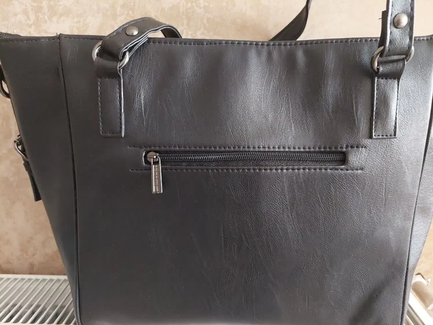 کیف مشکی|کیف، کفش، کمربند|کاشان, معلم|دیوار