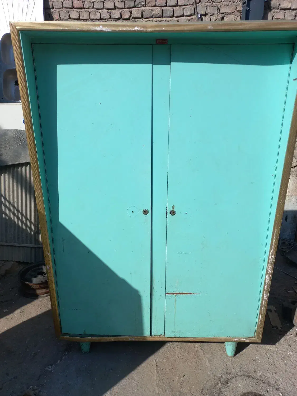 کمدی فلزی و ضبط قدیمی|کلکسیون اشیاء عتیقه|آفتاب, |دیوار