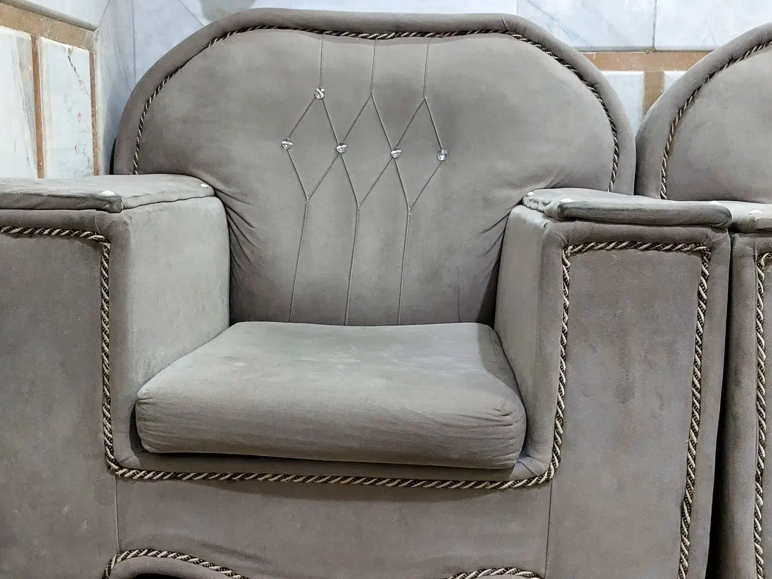 یک جفت مبل|مبلمان خانگی و میز عسلی|زاهدان, |دیوار