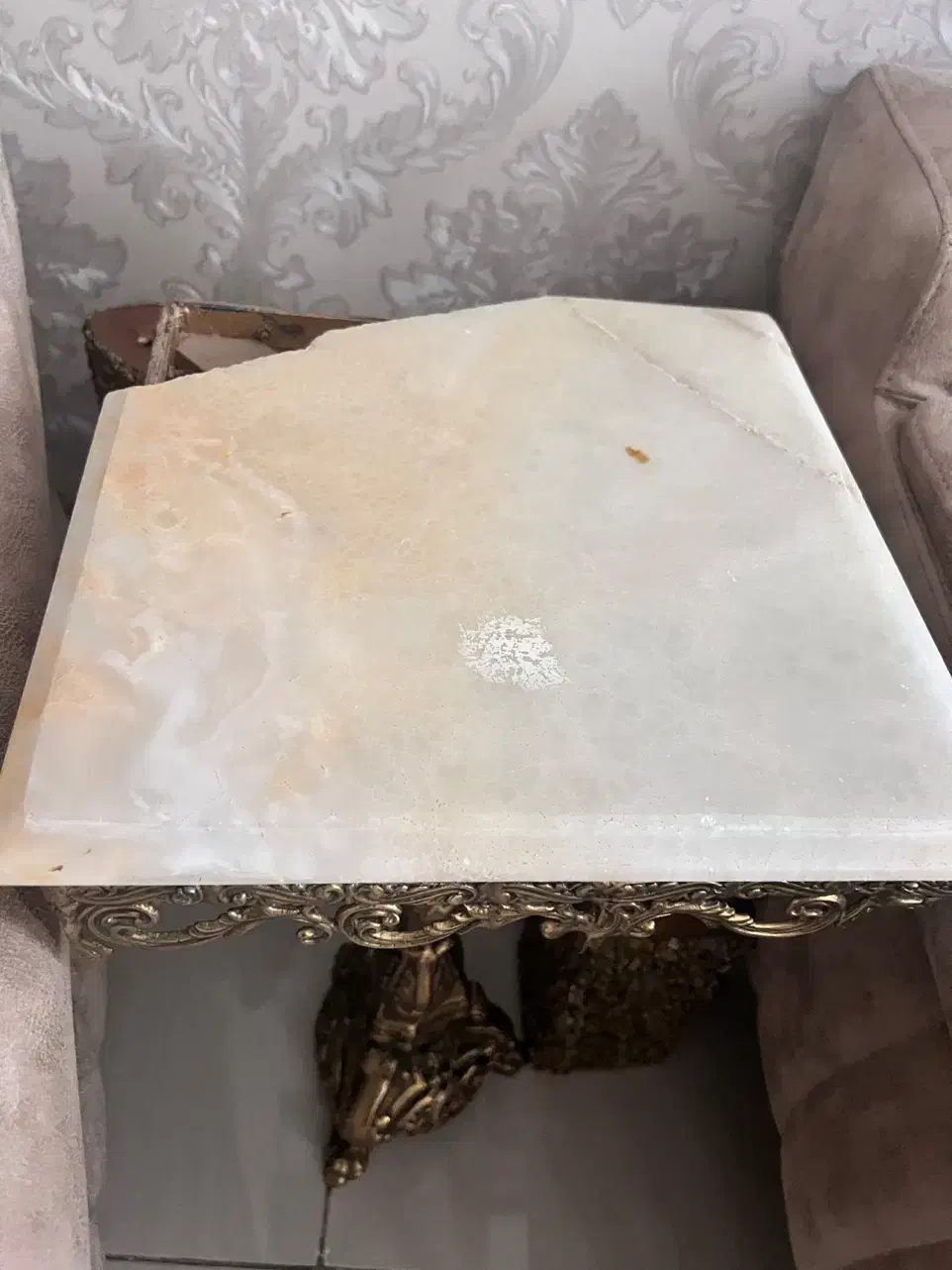 میز تلفن برنز قدیمی خیلی سنگین|میز تلفن|مراغه, |دیوار