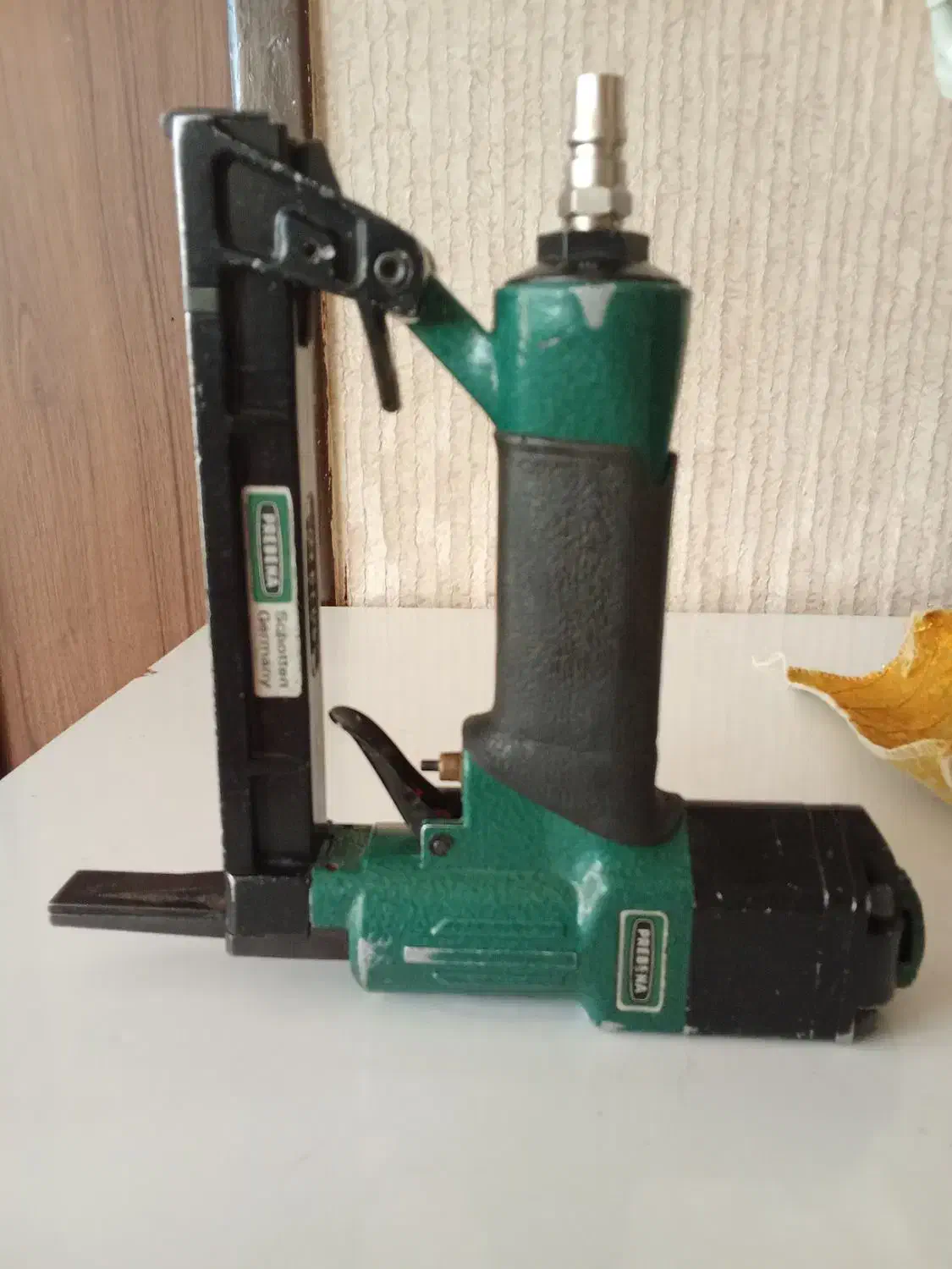 منگنه زن آلمانی و میخکوب بادی|ماشین‌آلات صنعتی|یزد, |دیوار