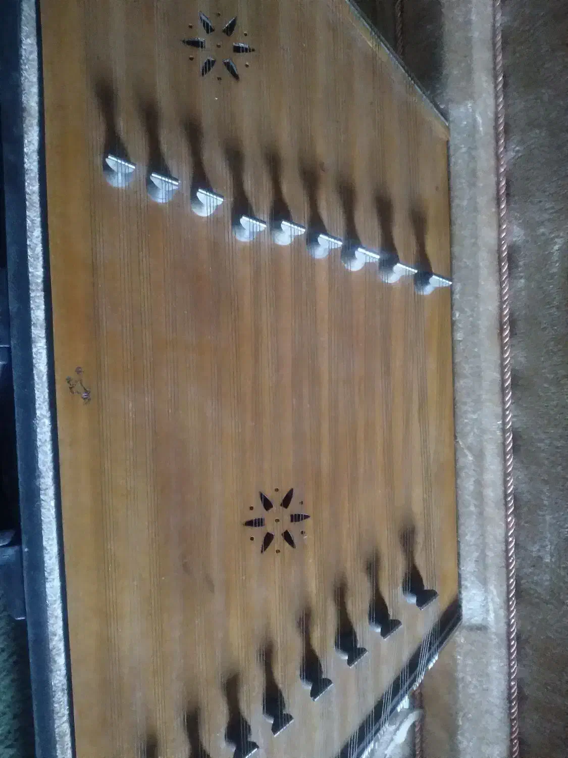 سنتور نو|سازهای سنتی|کرمانشاه, |دیوار