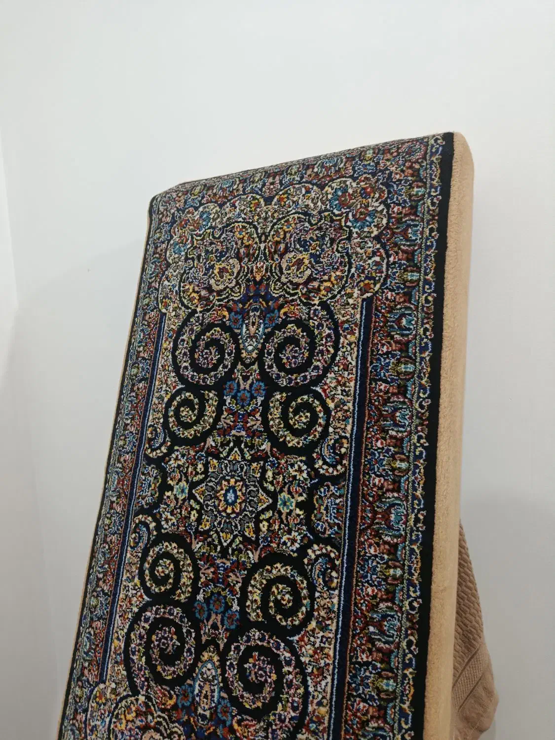 پشتی نو یک جفت|پشتی|قم, ولیعصر|دیوار