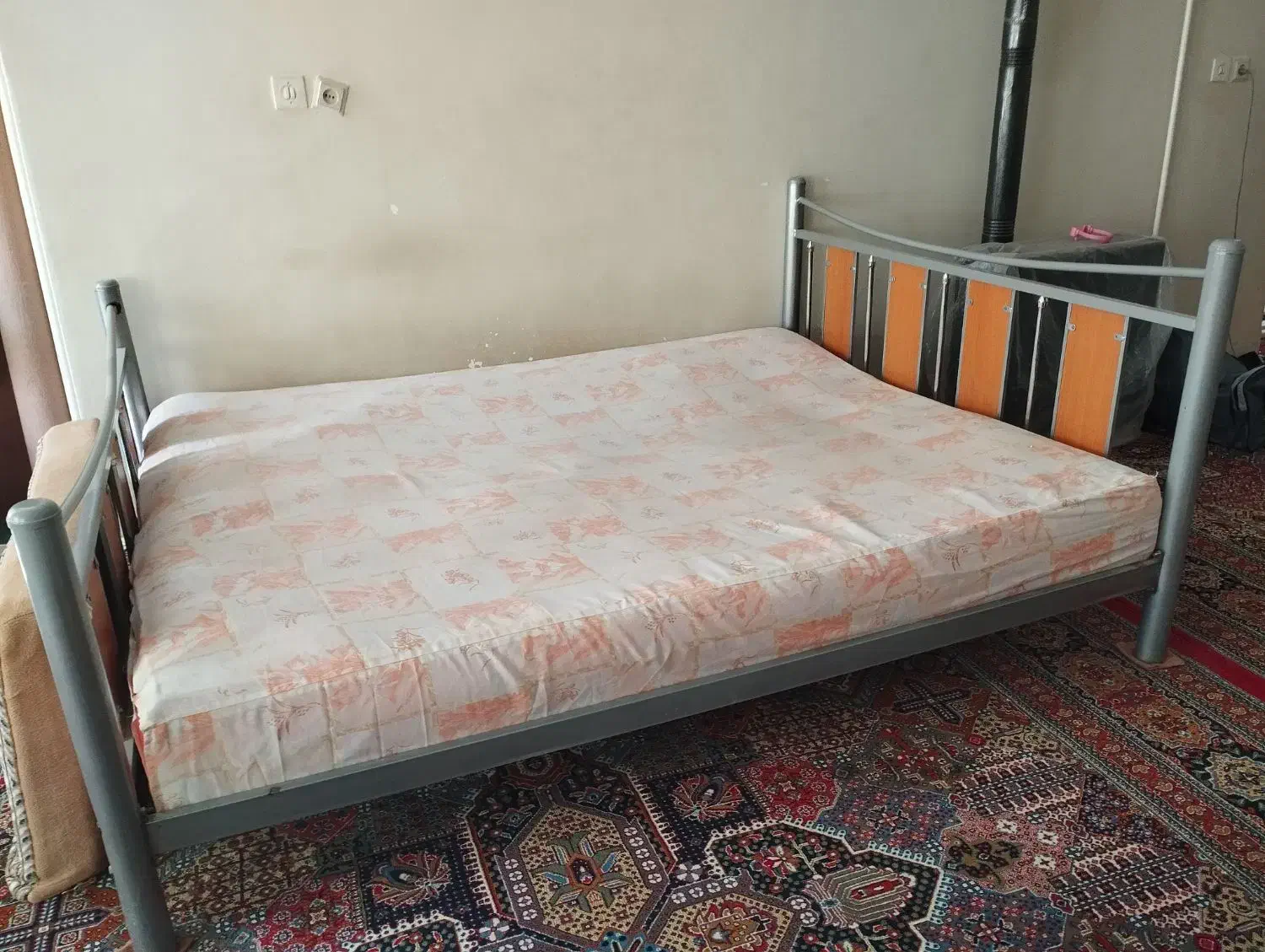 تخت خواب فلزی دو نفره|تخت و سرویس خواب|ایوان, |دیوار