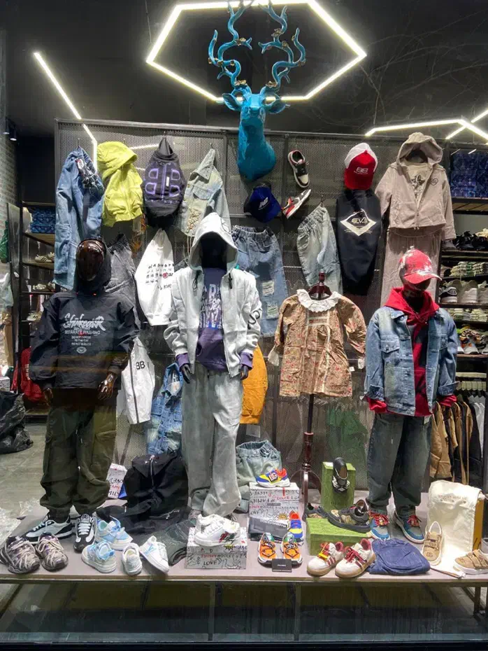 فروشنده لباس بچه خانوم و اقا|استخدام بازاریابی و فروش|تهران, بهار|دیوار