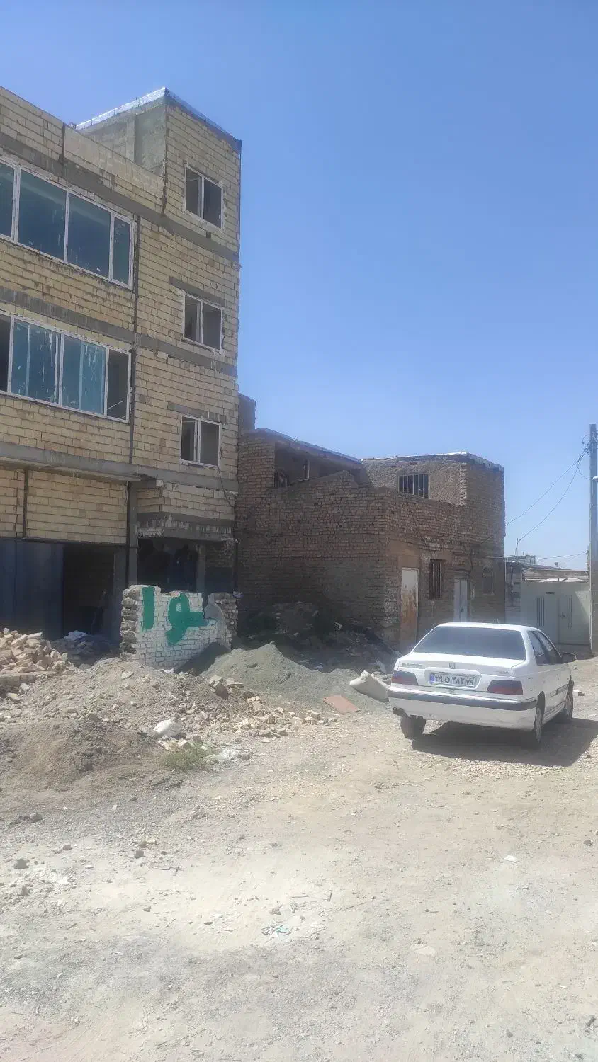 خونه ویلایی لب براتوبان قزوین تهران (سرمایه گذاری)|فروش خانه و ویلا|محمدیه-قزوین, |دیوار