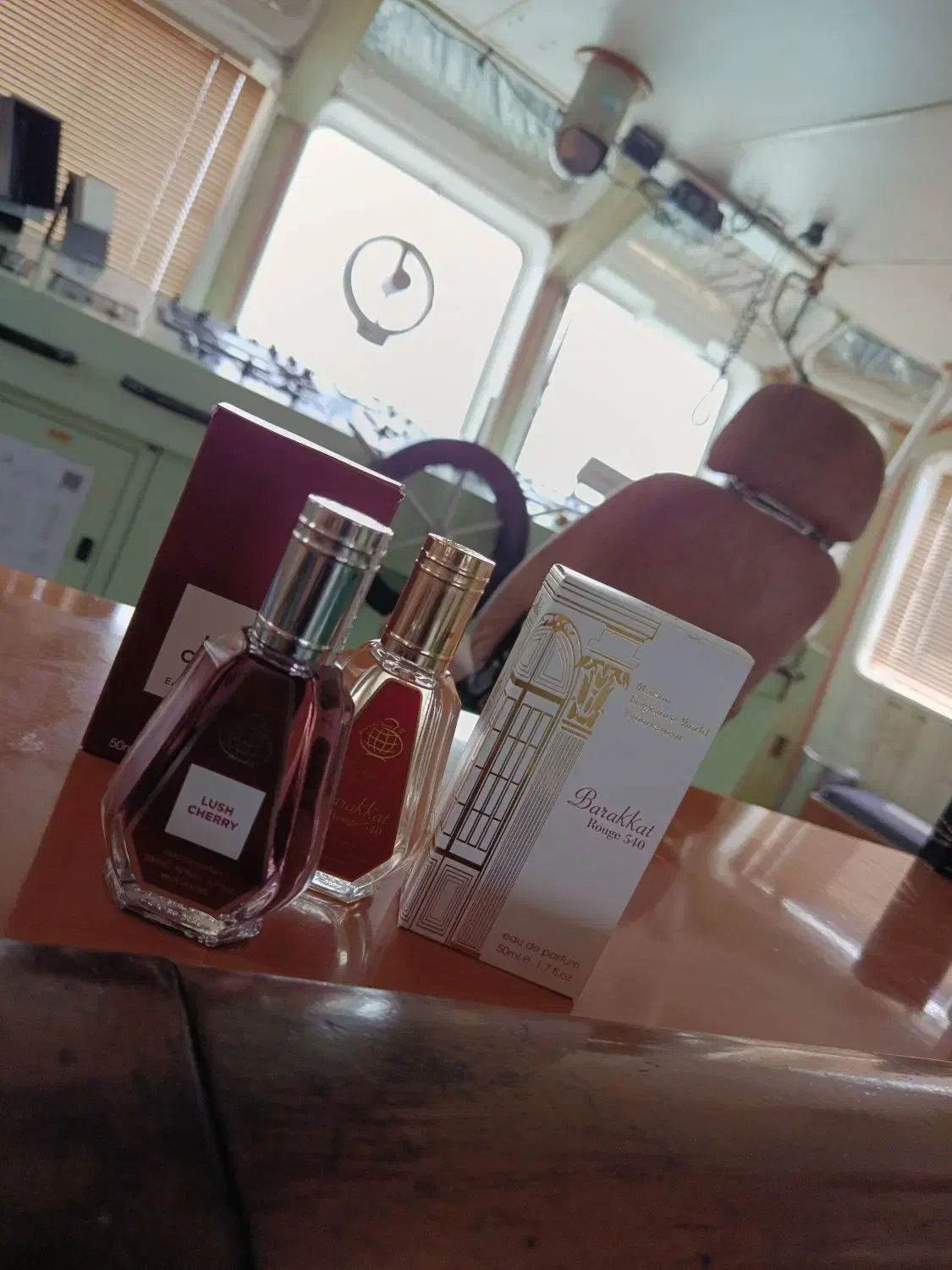 ادکلن اماراتی|آرایشی، بهداشتی، درمانی|بندر انزلی, معلم|دیوار