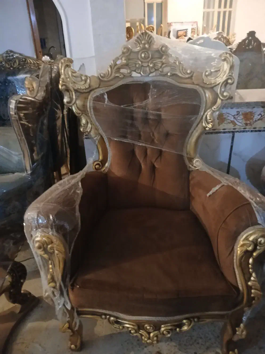 مبلمان کلاسیک بسیار شیک بدون شکستگی و پارگی ۱۶ت|مبلمان خانگی و میز عسلی|یاسوج, |دیوار