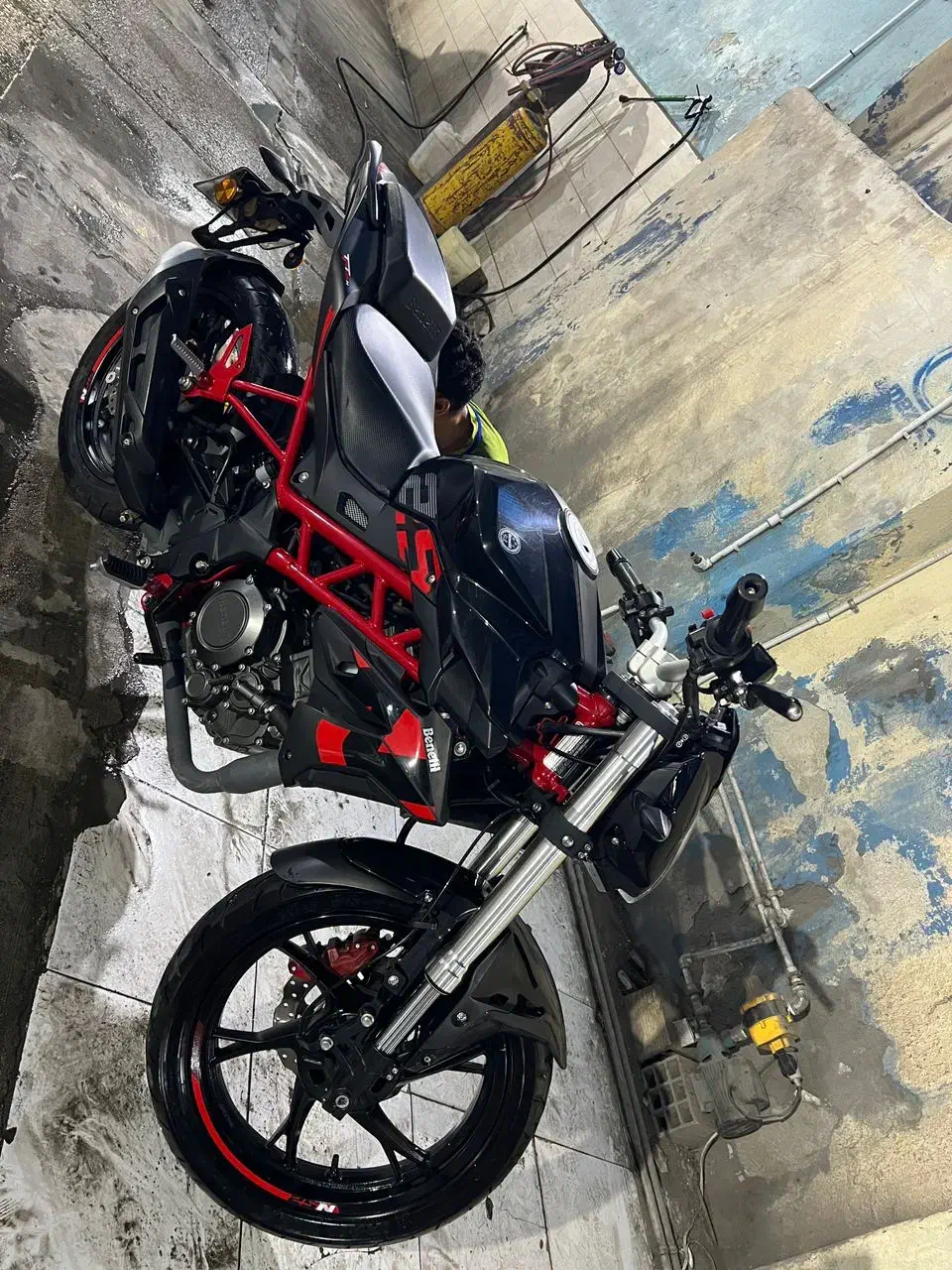 موتورسیکلت بنلی 250 مدل 401 بسیار تمیز وکم کار|موتورسیکلت|بندرعباس, |دیوار