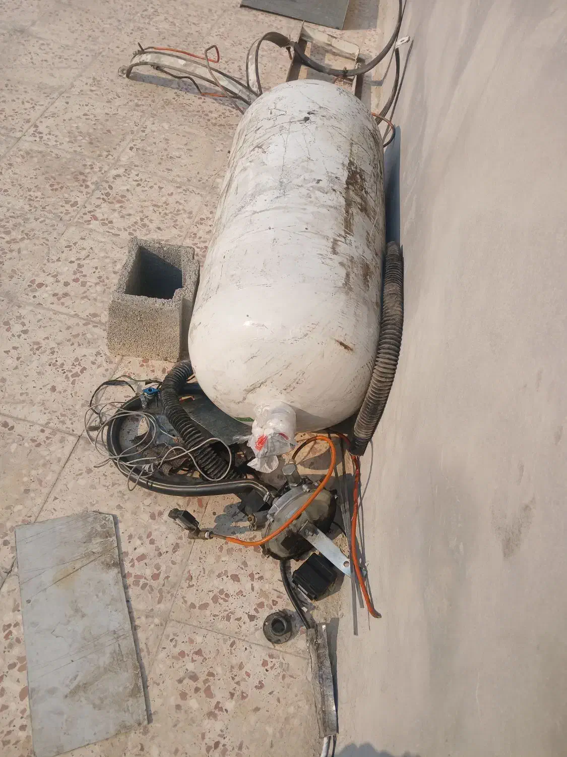 کپسول سی ان جی ۱۴ کیلو|قطعات یدکی و لوازم جانبی|لامرد, |دیوار