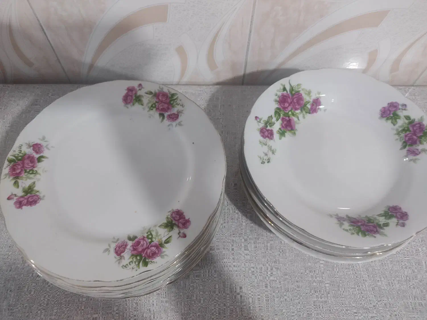 تعدادی ظرف|ظروف سرو و پذیرایی|ملایر, |دیوار