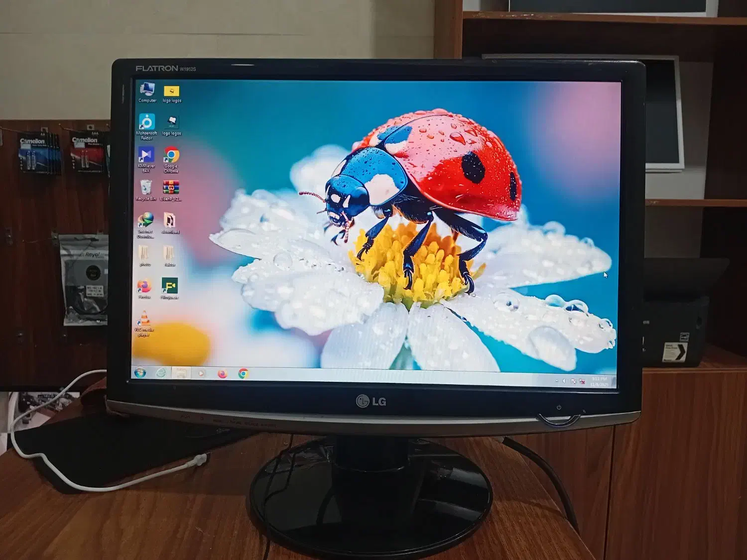 مانیتور ۱۹ اینچ برند LG با پایه فابریک|قطعات و لوازم جانبی رایانه|بابل, |دیوار