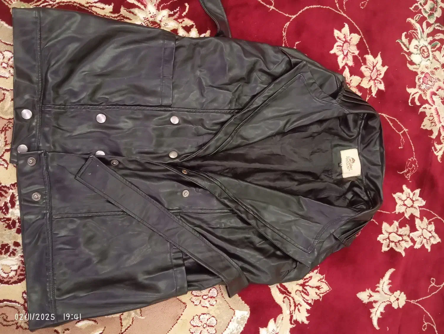 دو عدد پافر چرم و بارانی|لباس|جاجرود, |دیوار