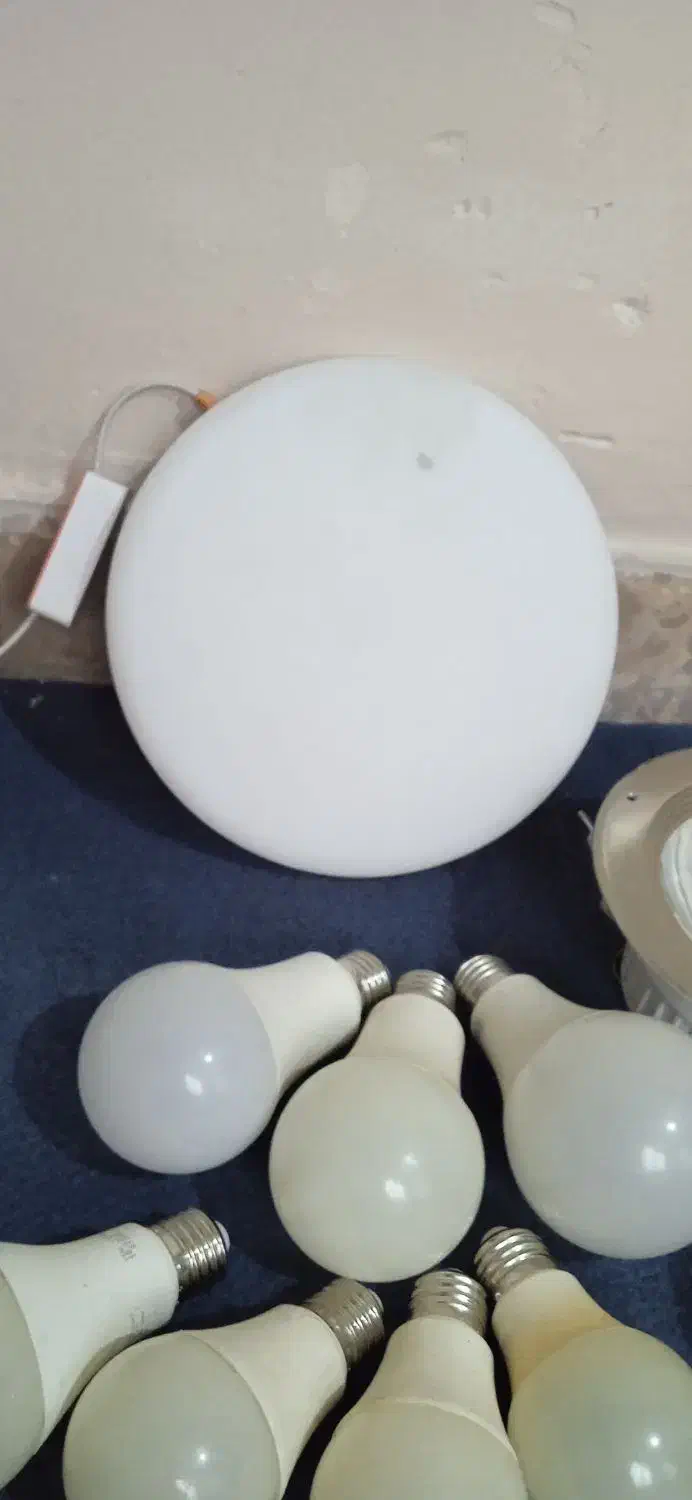 تعدادی لامپ|لامپ و چراغ|تهران, دولاب|دیوار