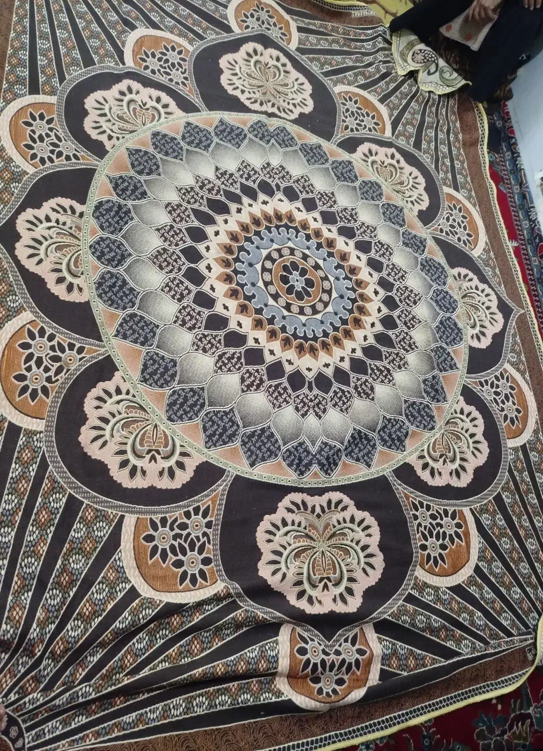 روفرشی 2عدد ضخیم زربافت یزد6 متری|روفرشی|مشهد, هفت تیر (نه دره)|دیوار