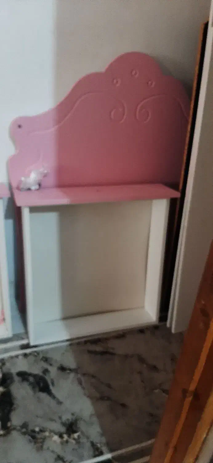 یک عدد تخت کودک تمیز در حد نو|تخت و سرویس خواب|کیلان, |دیوار