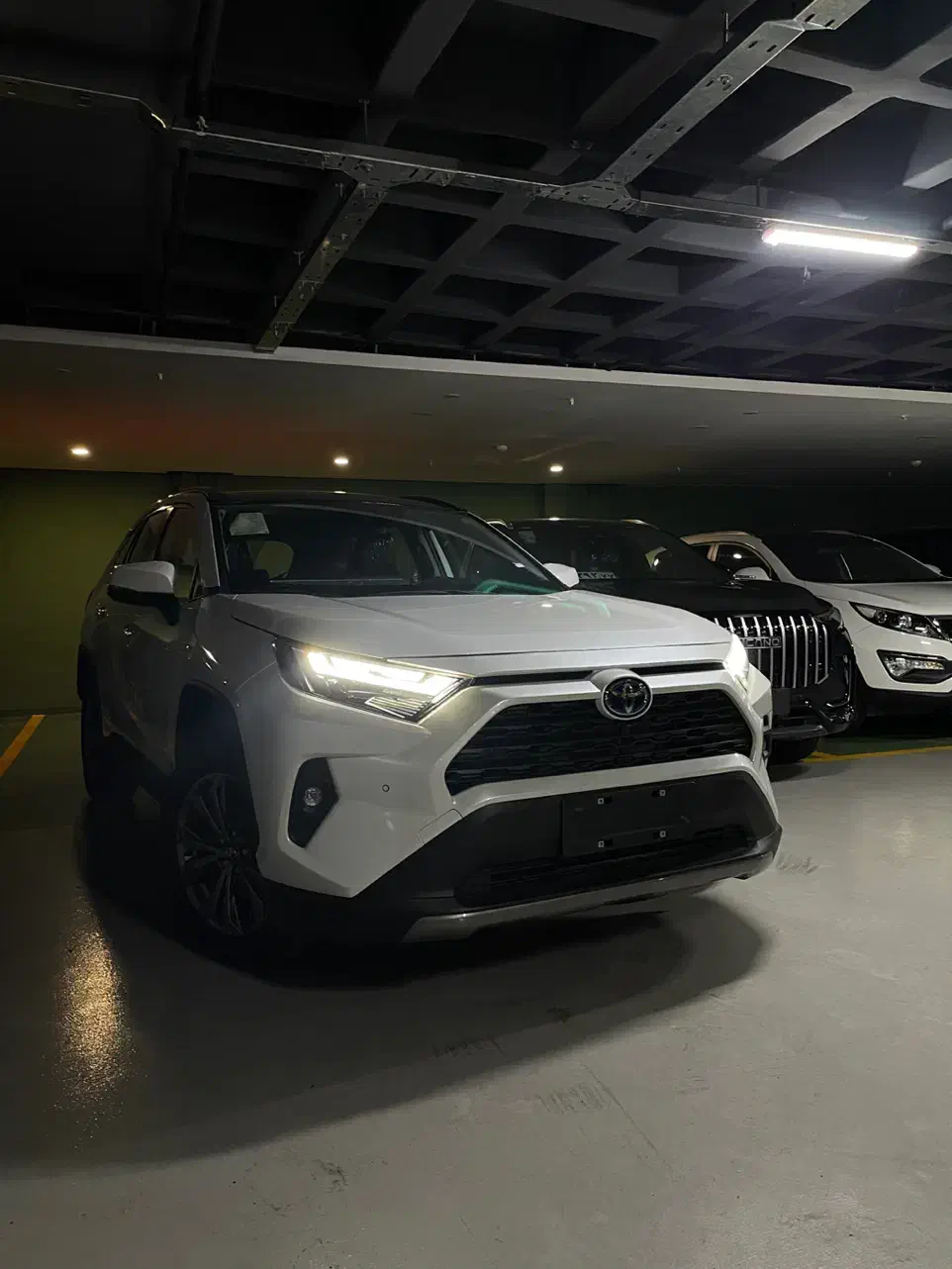 Tkk//rav 4|خودرو سواری و وانت|تهران, حکمت|دیوار