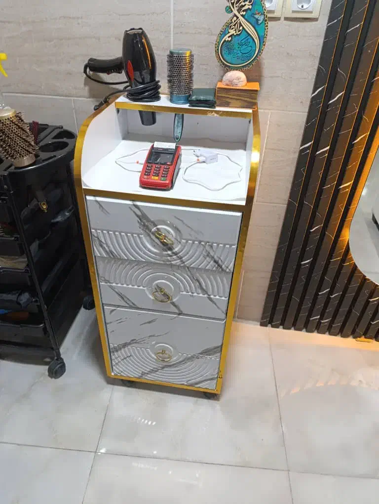 فروش وسایل سالن زیبایی کمتر از شش ماه کارکرد|آرایشگاه و سالن‌های زیبایی|خورموج, |دیوار