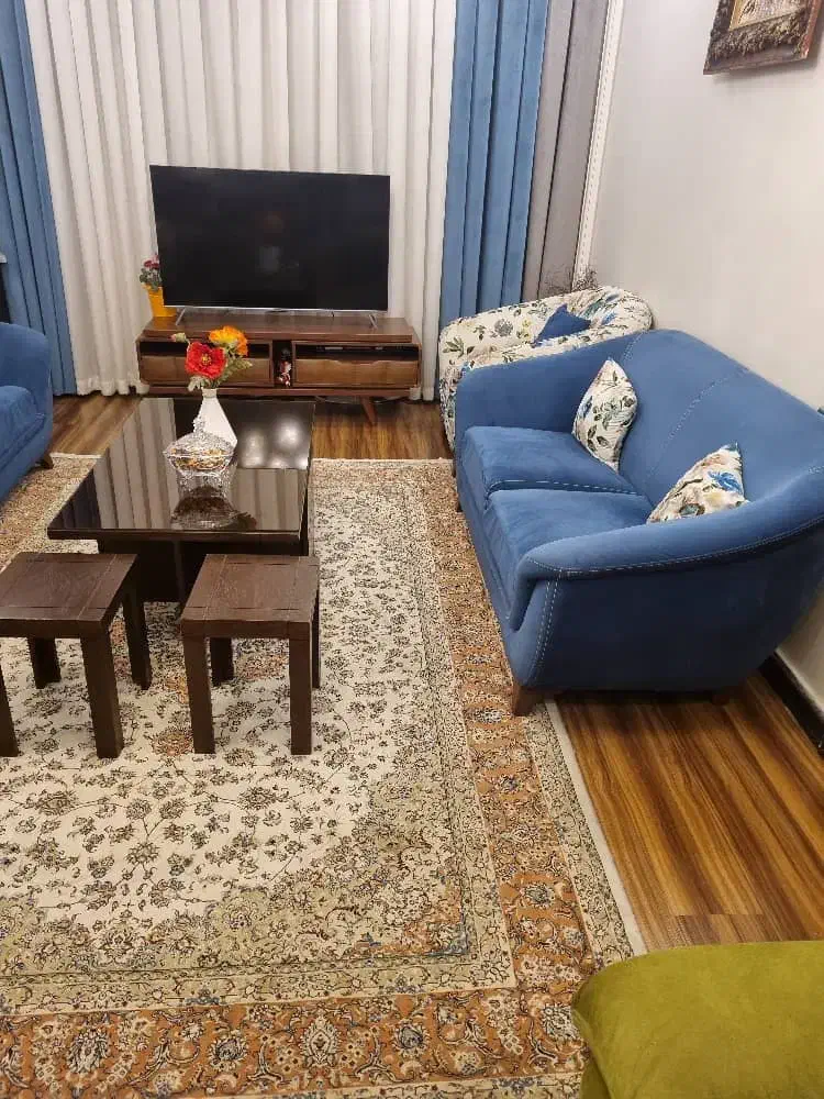 کاناپه ۵ نفره به همراه میز و عسلی سالم|مبلمان خانگی و میز عسلی|تهران, صد دستگاه|دیوار