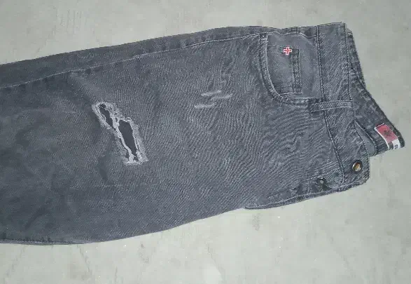 حراج شلوار لی اورجینال و چاقو صفحه رو ورق بزن|حراج|قم, باجک یک|دیوار