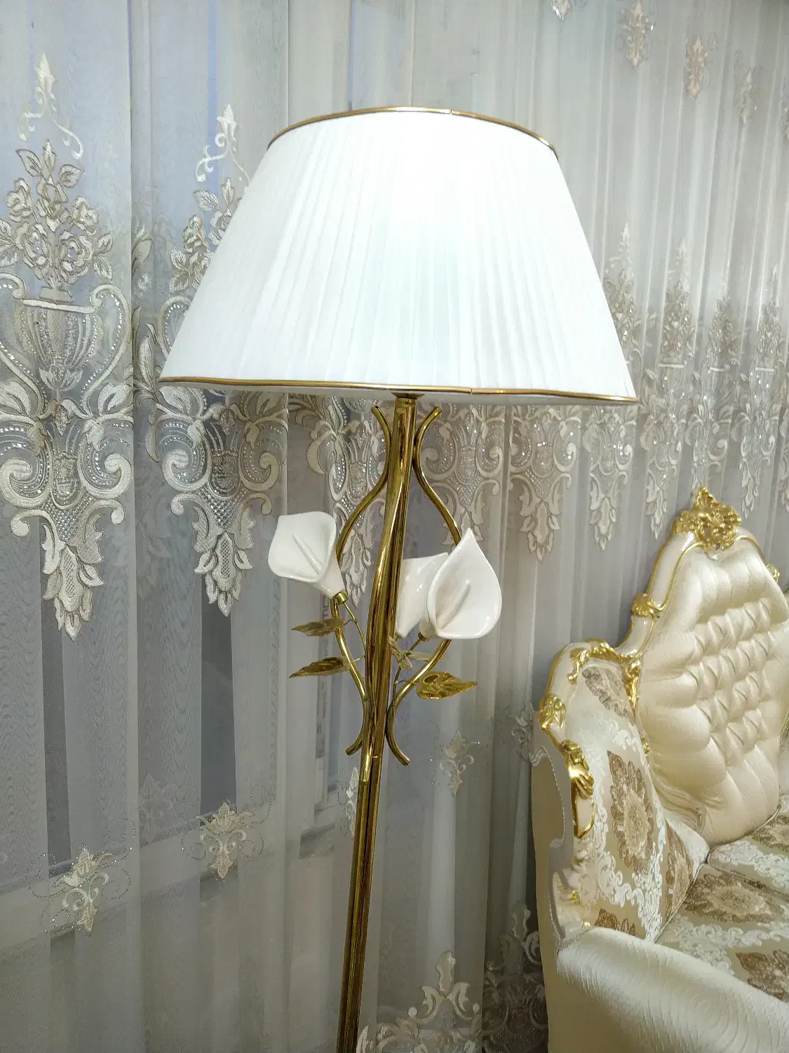 آباژور سفید طلایی|چراغ خواب و آباژور|قزوین, |دیوار