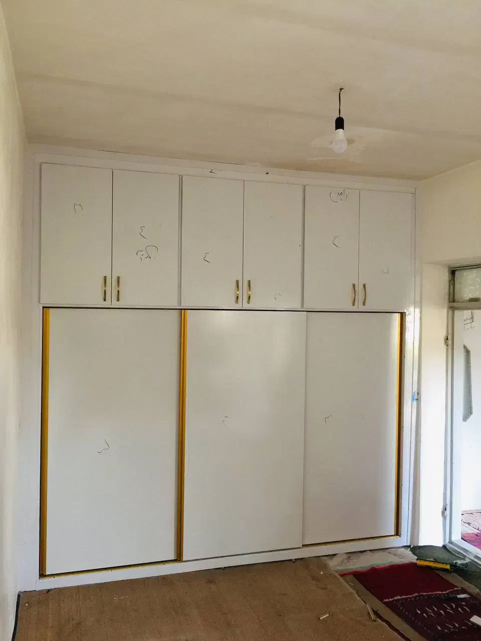 اجرای کمد دیواری ملامین درجه یک ۱.۹۵۰.۰۰تحویل فوری|جاکفشی، کمد، دراور|تبریز, |دیوار