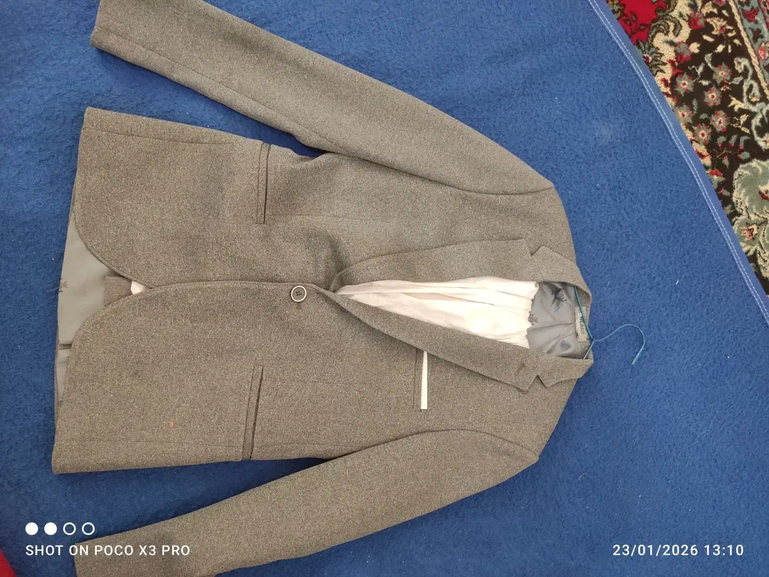 کت شلوار نو|لباس|شیراز, کوشک میدان|دیوار