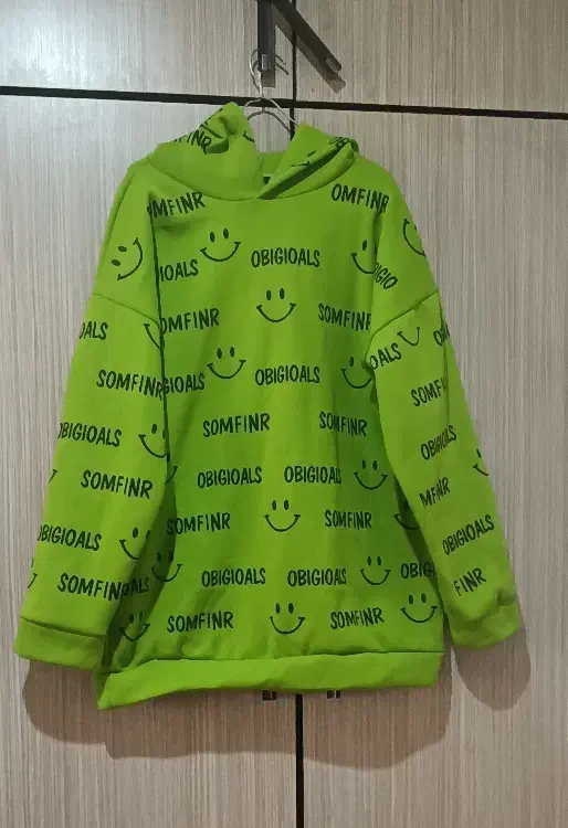 هودی. پافر . مانتو لش|لباس|میانه, |دیوار