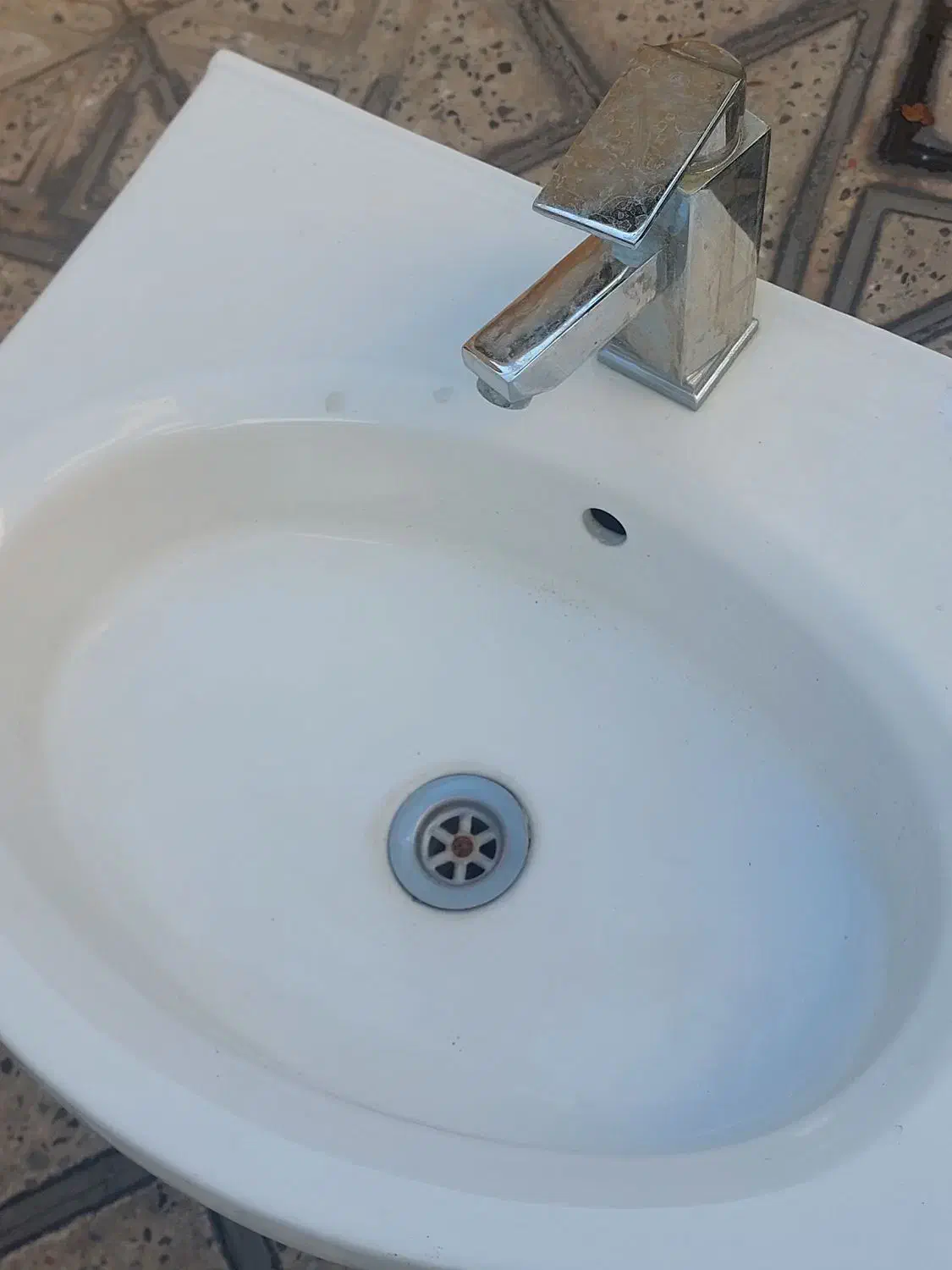 روشویی سفید.نقره ای|لوازم سرویس بهداشتی|ایلام, |دیوار