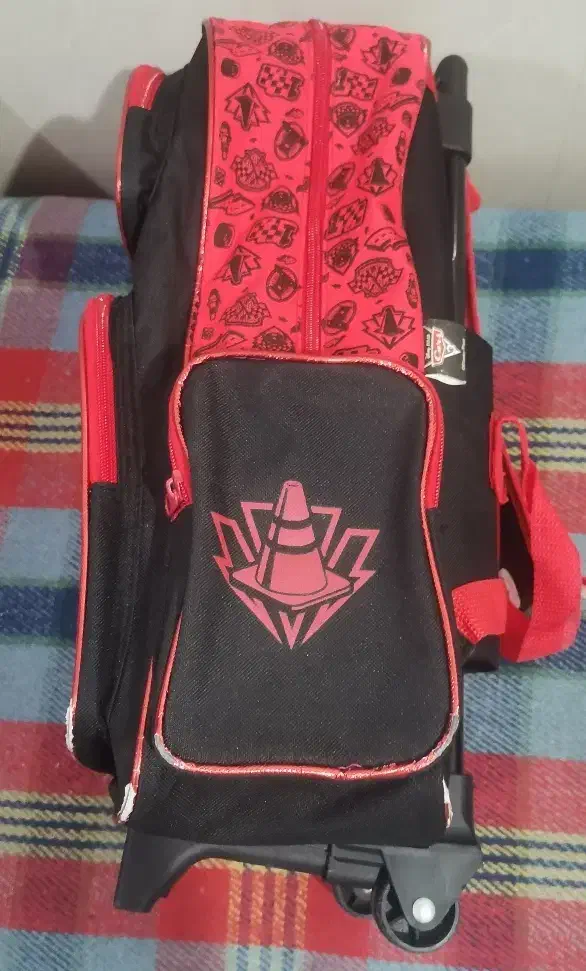 کیف چرخدار|کیف، کفش، کمربند|چغادک, |دیوار