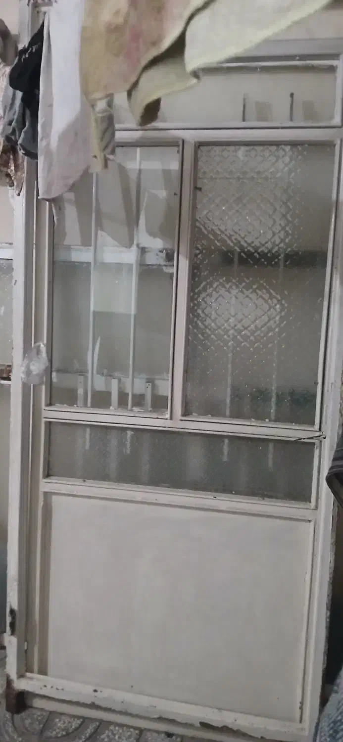 در وپنجره آهنی با چار چوب اهنی|مصالح و تجهیزات ساختمان|ساوه, |دیوار