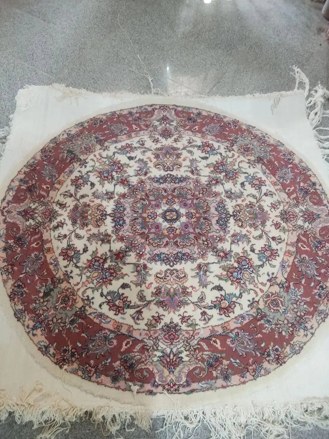 فروش فرش دستبافت طرح طبریز گرد زیبا|فرش|نیشابور, فردوسی جنوبی|دیوار