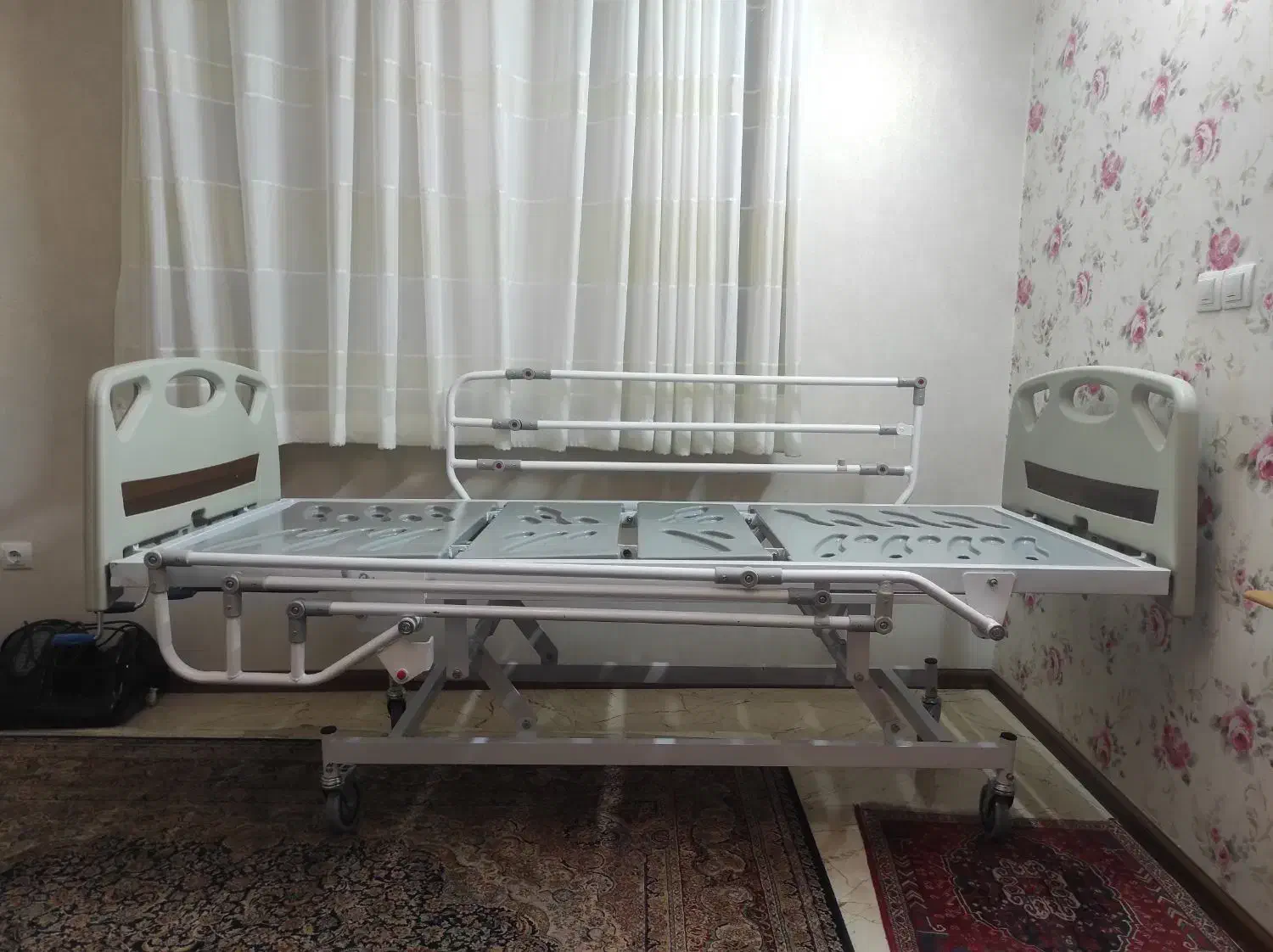 تخت بیمارستانی|تخت و سرویس خواب|شیراز, فرهنگ شهر|دیوار