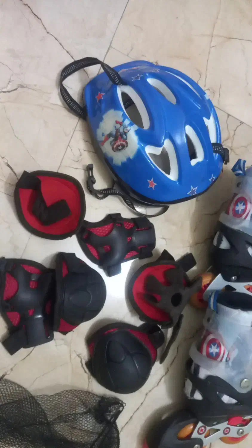 کفش اسکیت درحد نو سایز ۳۸ تا ۴۱ با تجهیزات ایمنی|دوچرخه، اسکیت، اسکوتر|آمل, |دیوار