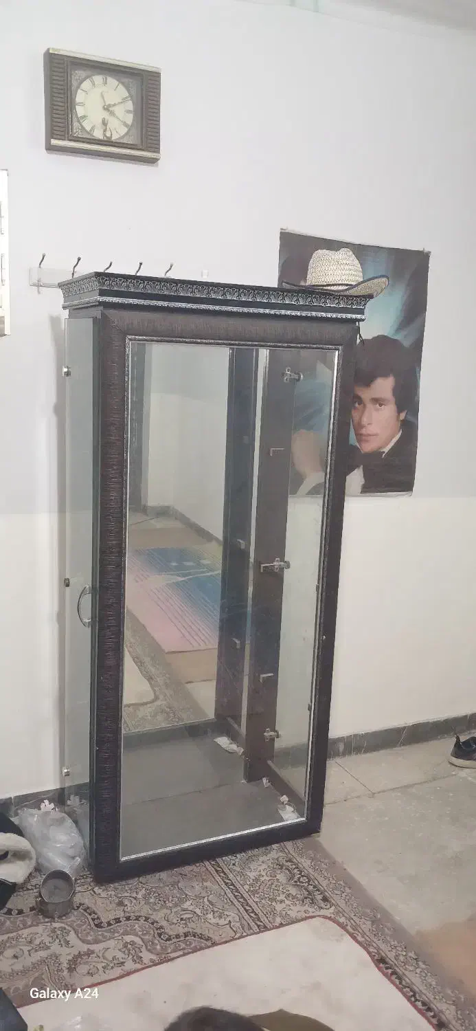 ۳ عدد نیمکت کارویک ویترین درحدنو|صندلی و نیمکت|برخوار, |دیوار