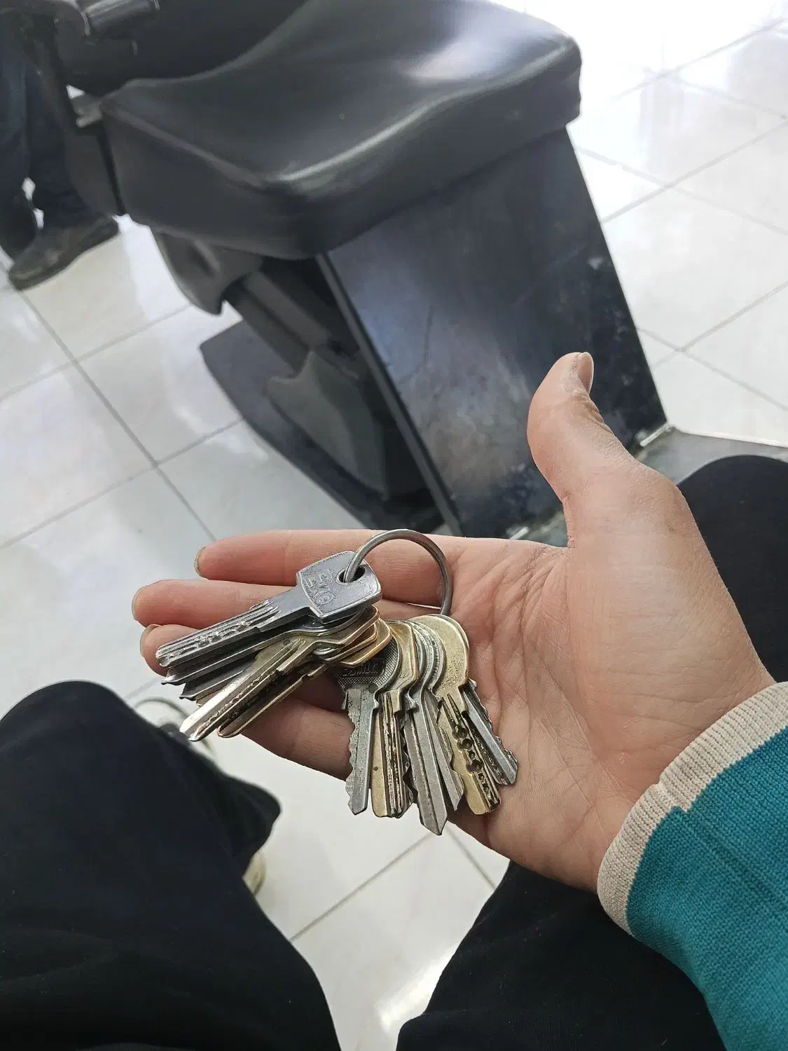 یک عدد دسته کلید پیدا شده|اشیا|فلاورجان, |دیوار