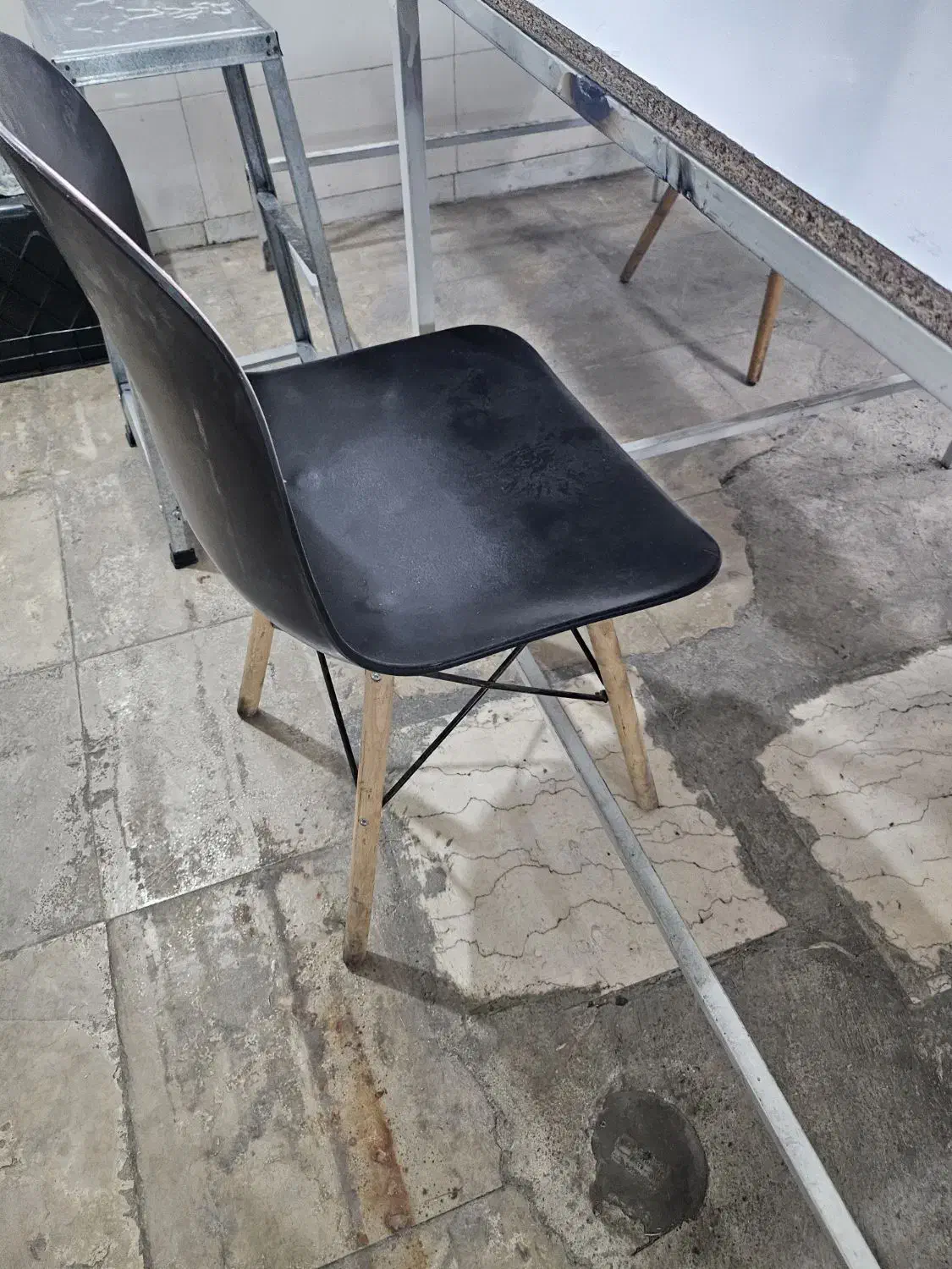 صندلی|دفتر کار|ری, دیلمان|دیوار