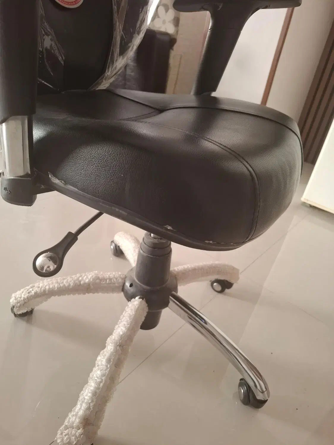 صندلی چرخدار و جک دار کاملا سالم|صندلی و نیمکت|شیراز, ستارخان|دیوار