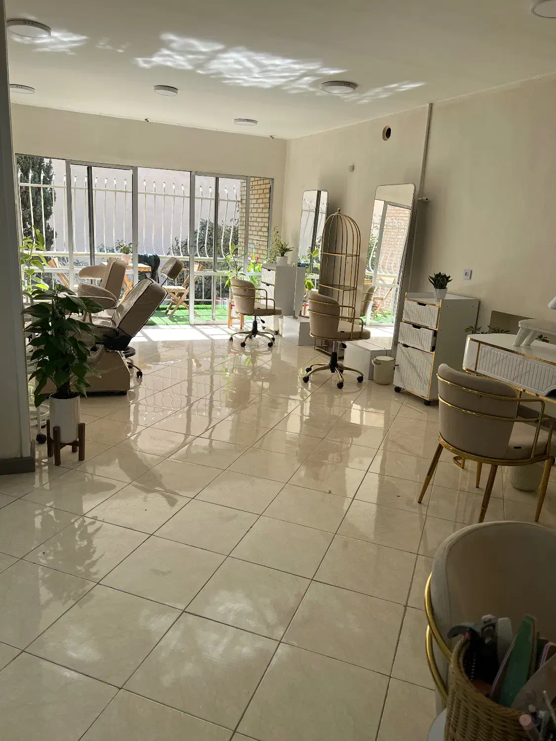 اجاره لاین ناخن .مژه.فشیال|اجارهٔ دفتر کار، اتاق اداری، مطب|اصفهان, خانه اصفهان|دیوار