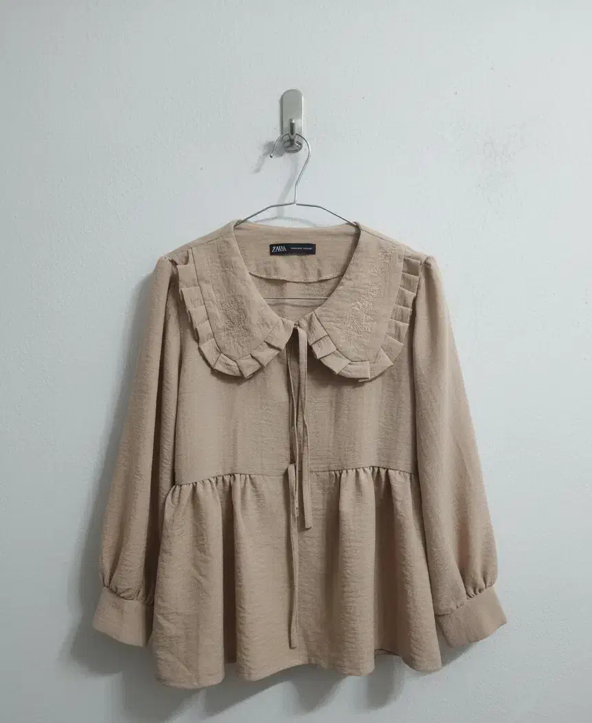 سه عدد لباس|لباس|یزد, |دیوار