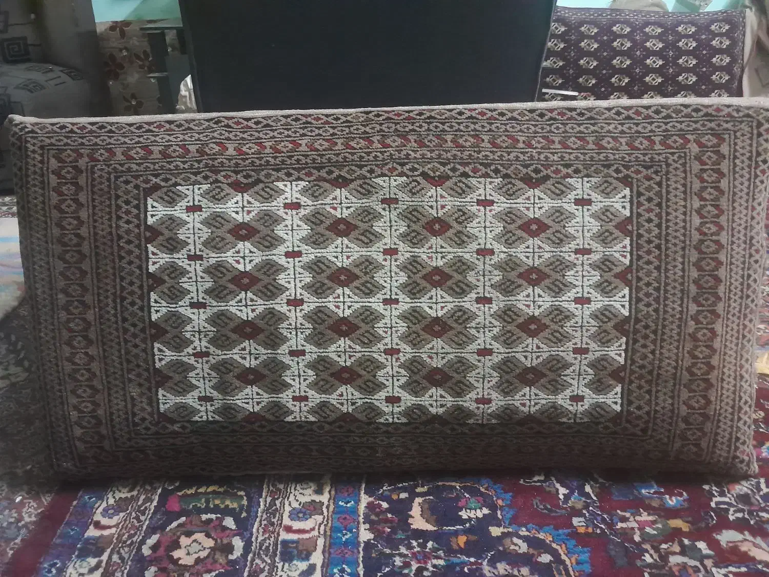 دودست پشتی دستبافت|پشتی|زاهدان, |دیوار