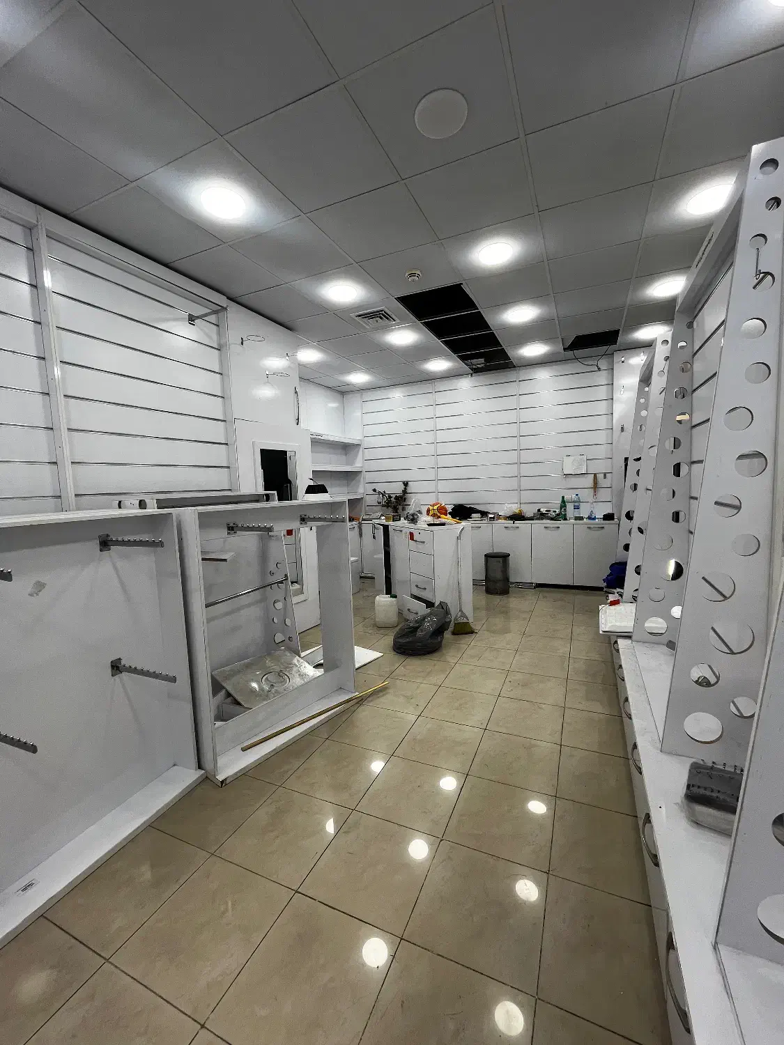 دکور مغازه|فروشگاه و مغازه|شیراز, سینما سعدی|دیوار