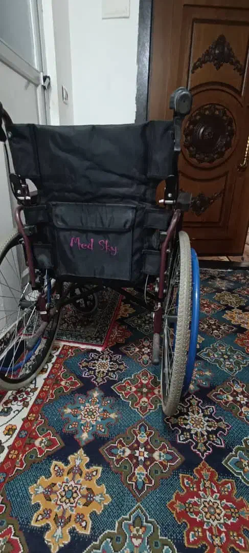 یک دستگاه ویلچر و یک دستگاه ضد|آرایشی، بهداشتی، درمانی|بروجرد, |دیوار