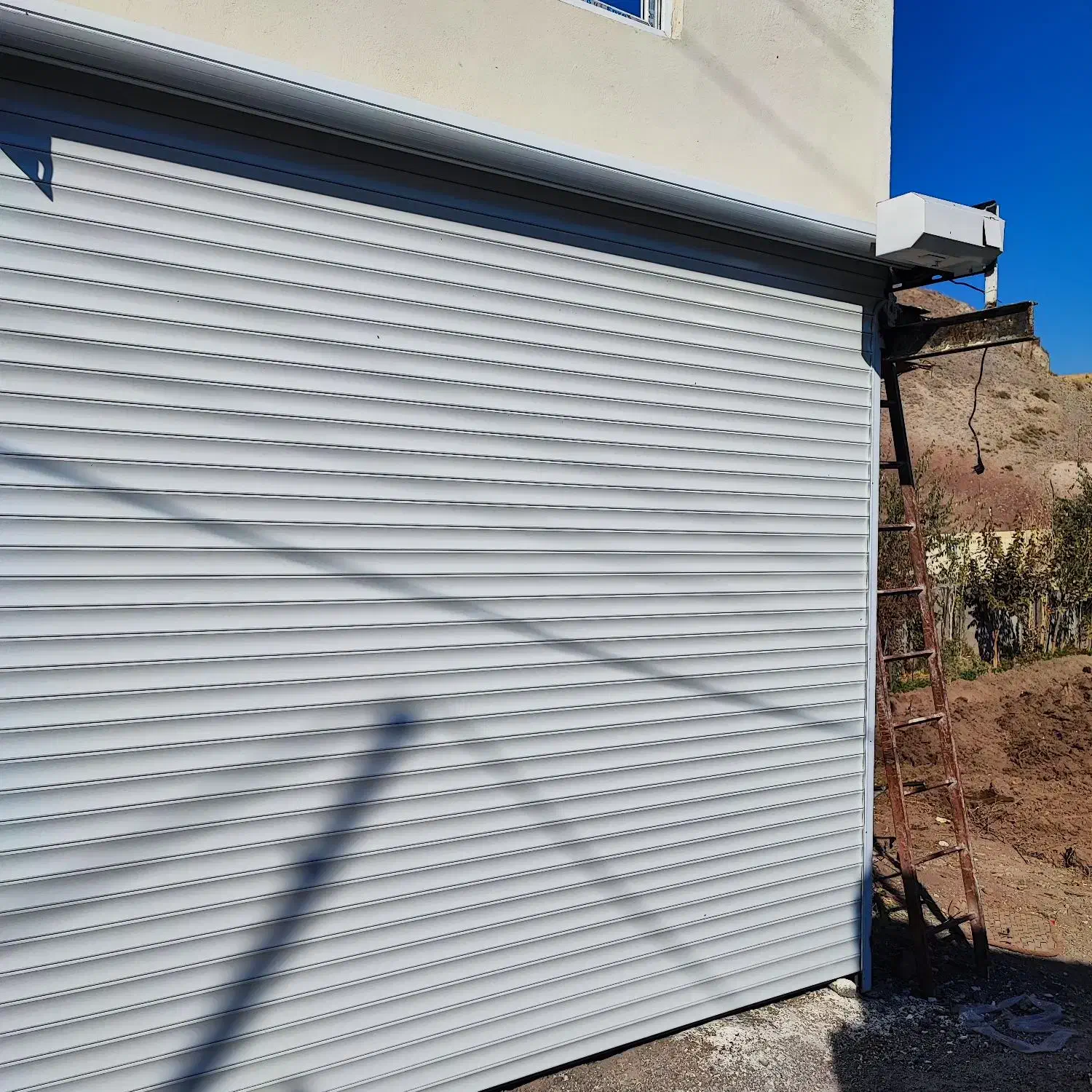 کرکره برقی و دوربین مدارسته|خدمات پیشه و مهارت|میانه, |دیوار