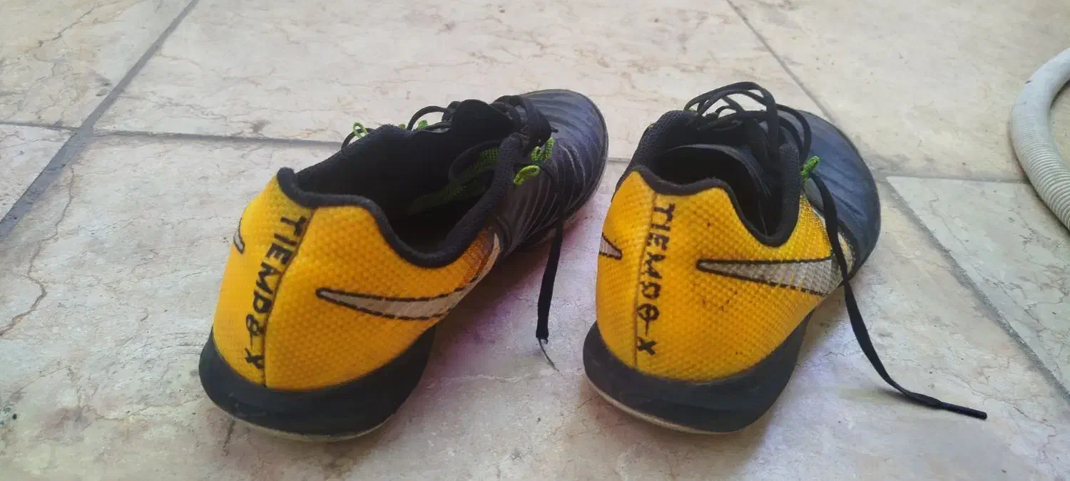 معاوضه کفش فوتسال 43|کیف، کفش، کمربند|اهواز, ناحیه صنعتی کارون|دیوار