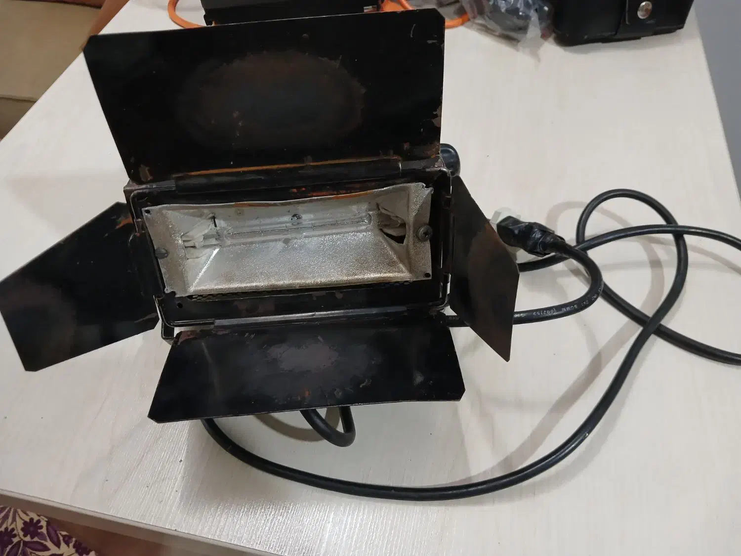 نور سینمایی هالوژن کلاسیک ۵۰۰ وات|دوربین عکاسی و فیلم‌برداری|ملارد, |دیوار