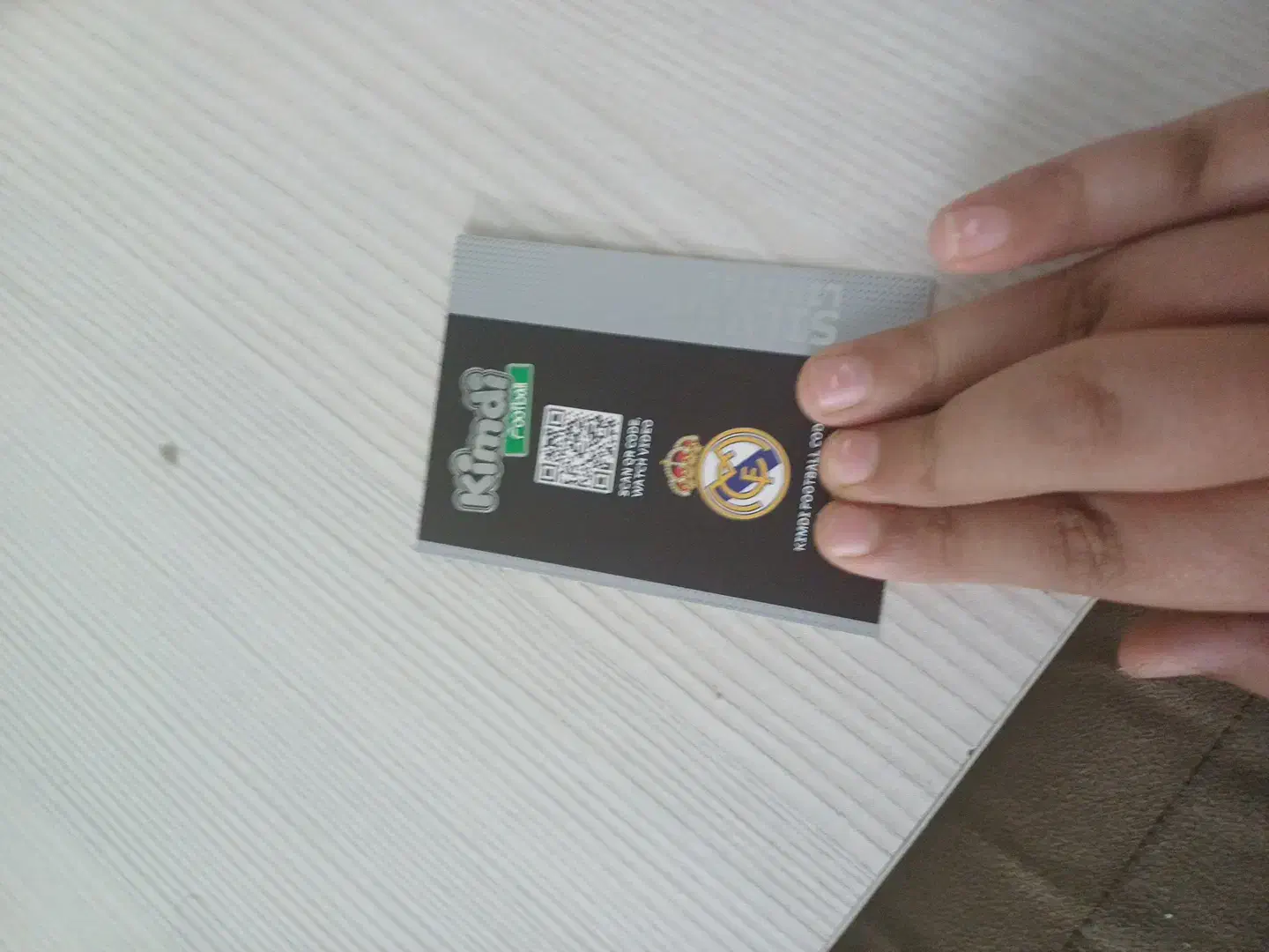 کارت کیمدی|اسباب‌بازی بچه|ری, علایین|دیوار