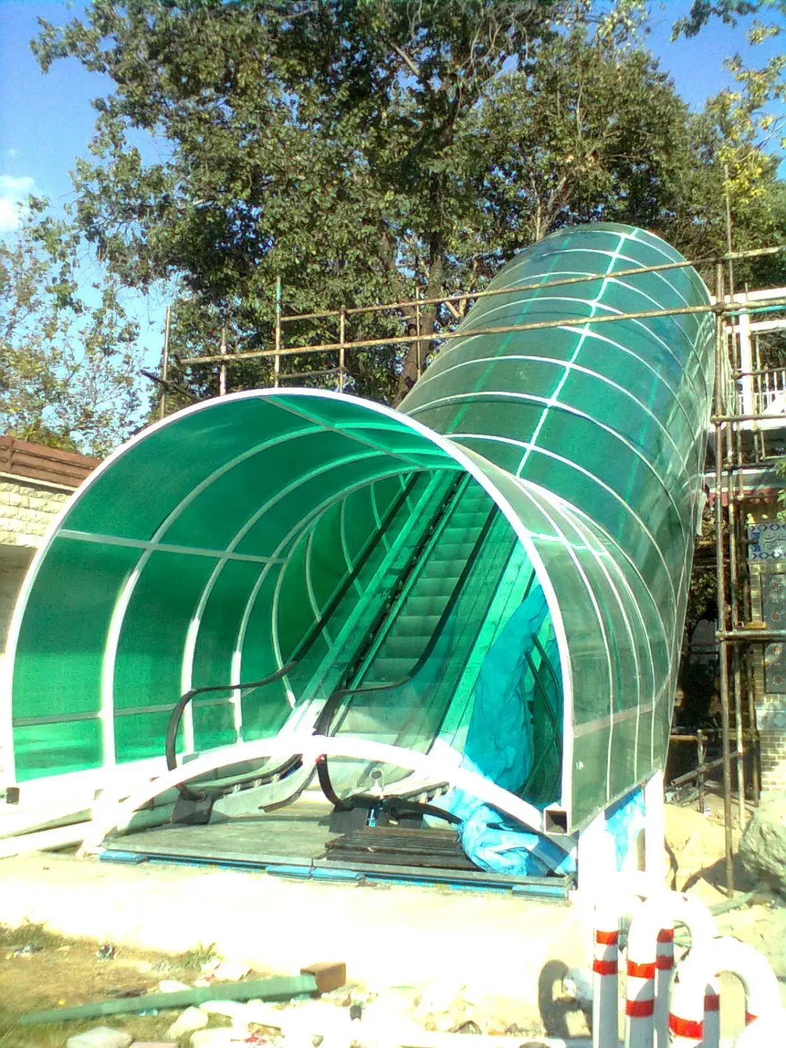 طراحی و اجرا سقف شیروانی ، جوشکاری ، نصب حلب|خدمات پیشه و مهارت|رشت, حومه رشت|دیوار